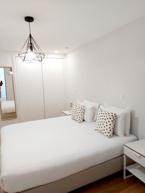 1 bedroom, premium bedding, minibar, soundproofing - Residenza Dutzu ApartHotel (Leiria)