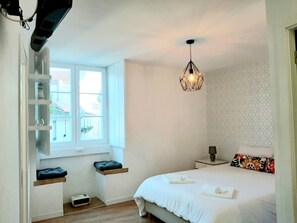 Appartement, 1 slaapkamer, terras | 1 slaapkamer, luxe beddengoed, een minibar, geluiddichte muren