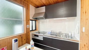 Fridge, microwave, stovetop, cookware/dishes/utensils