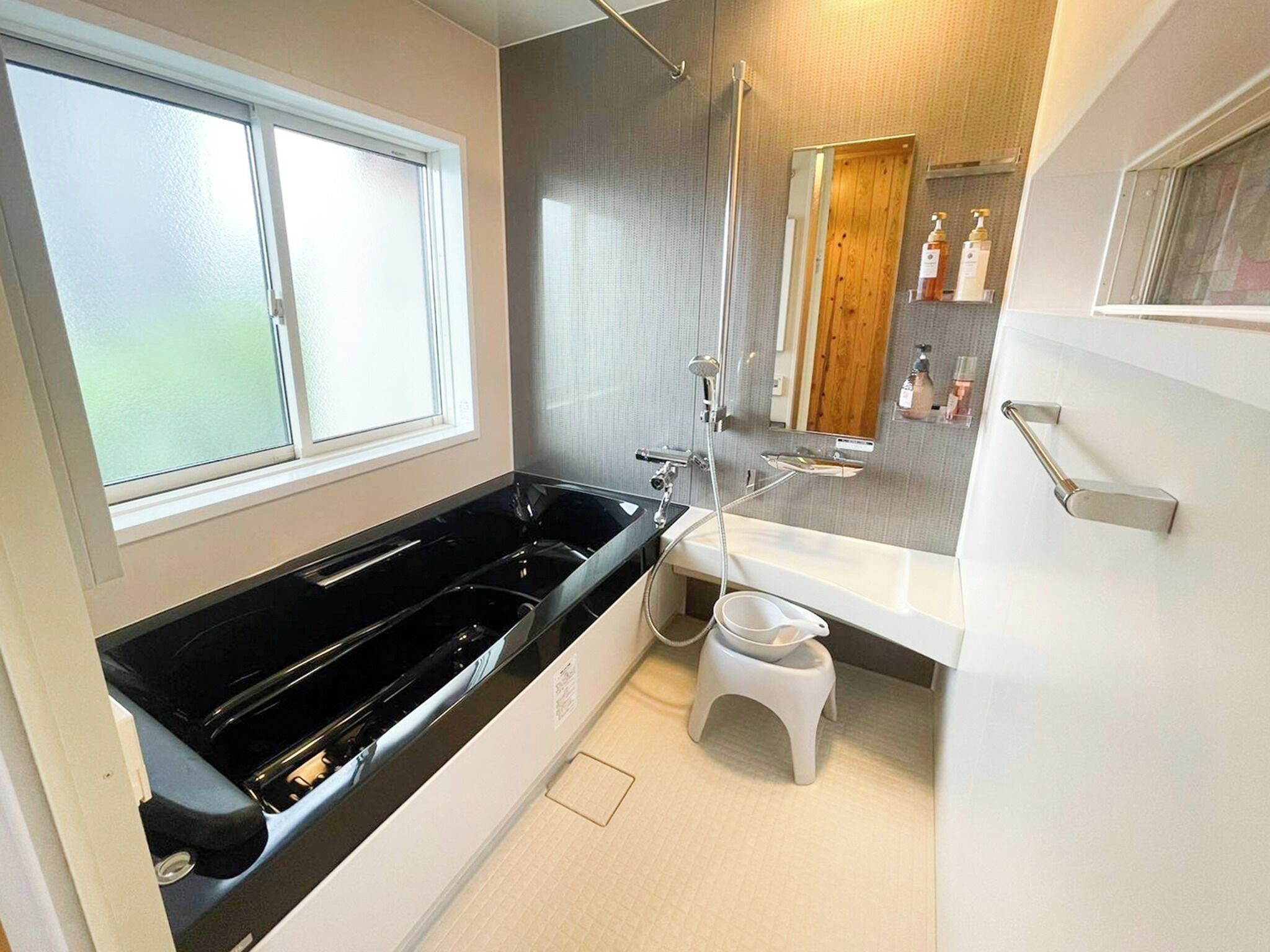 Secador de pelo y toallas