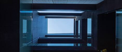 Sèche-cheveux, serviettes fournies