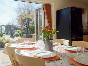 Dining - 5 bedroom accommodation in Harley, near Much Wenlock (Harley, near Much Wenlock)