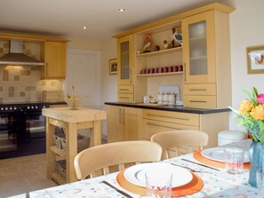 Dining - 5 bedroom accommodation in Harley, near Much Wenlock (Harley, near Much Wenlock)