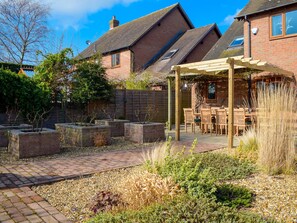 Outdoor dining - 5 bedroom accommodation in Harley, near Much Wenlock (Harley, near Much Wenlock)