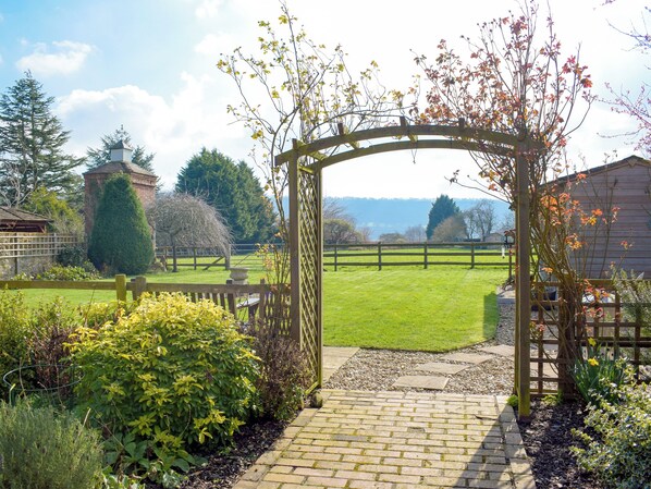 Property grounds - 5 bedroom accommodation in Harley, near Much Wenlock (Harley, near Much Wenlock)