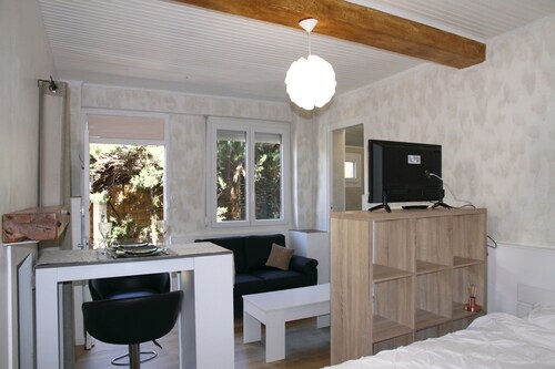 Studio independent dans un immeuble calme avec petit patio