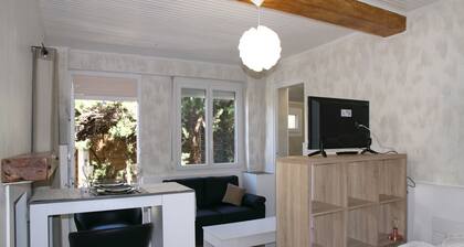 Studio independent dans un immeuble calme avec petit patio