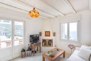 Fernseher, Kamin, DVD-Player, Stereoanlage