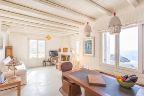 Fernseher, Kamin, DVD-Player, Stereoanlage