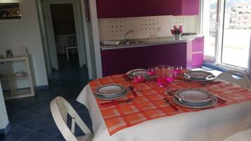 Căn hộ, 2 phòng ngủ | Bếp riêng | Tủ lạnh, lò nướng, bếp nấu, dụng cụ pha cà phê/trà