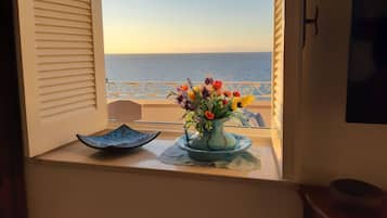 Apartemen, 2 kamar tidur, pemandangan kota, menghadap laut | Pemandangan perairan