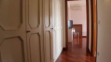 2 bedrooms, individually decorated, free WiFi
