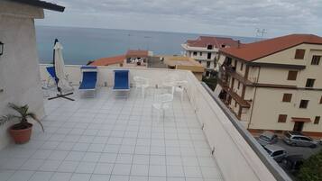 Appartement Panoramique, 1 chambre, terrasse, vue mer | Terrasse/Patio