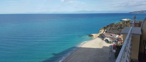 Panoraamahuoneisto, 1 makuuhuone, terassi, merinäköala | Näkymä rannalle/valtamerelle