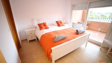 2 slaapkamers, een strijkplank/strijkijzer, wifi, beddengoed