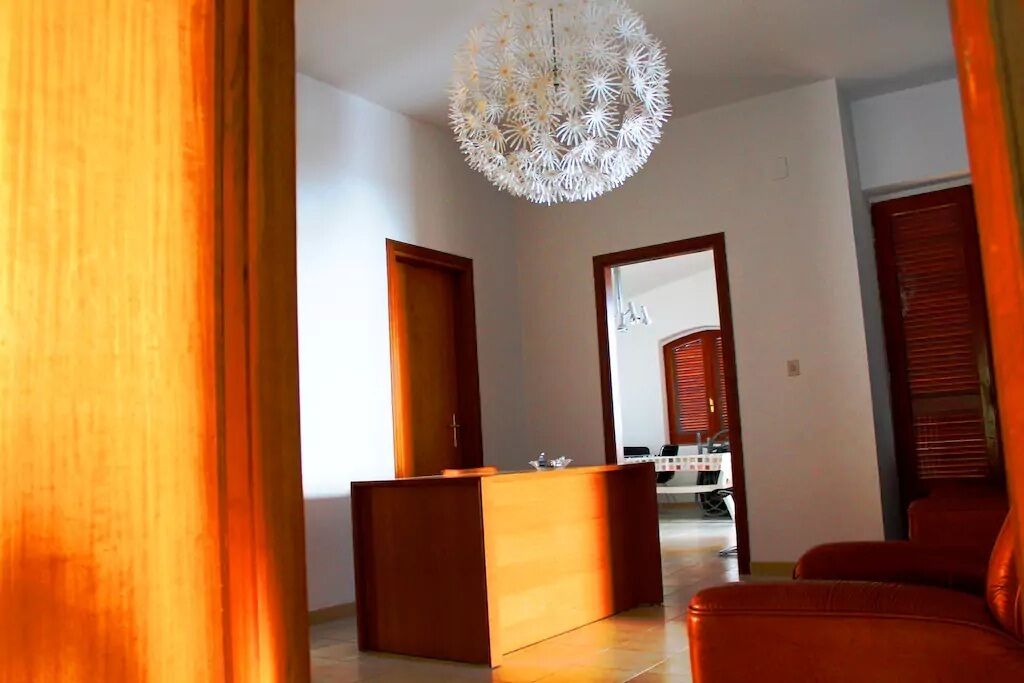 Appartamento panoramico, 3 camere da letto | Area soggiorno | TV a schermo piatto