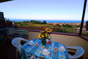 Apartment, 2 Bedrooms (Appartamento  2) | Outdoor dining