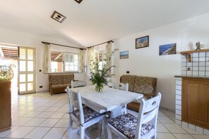 빌라, 침실 2개 (Villa Aurelia) | 거실 공간 | 평면 TV