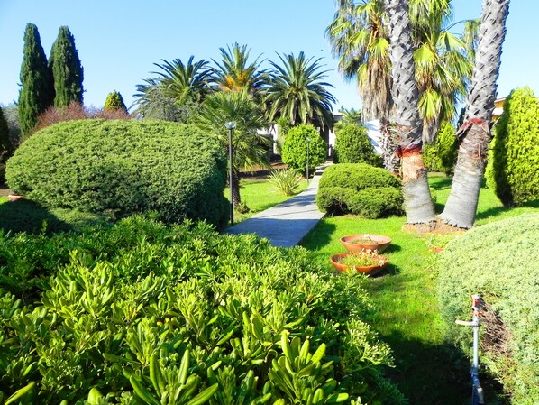 Villa, 4 Bedrooms (Villa Eleonora piano terra) | Garden view - Villa Eleonora (Ricadi)