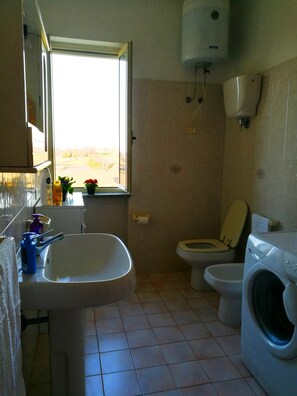 Villa, 3 Bedrooms, Sea View (Villa Cecile 1  piano) | Bathroom - Villa Cecile (Ricadi)