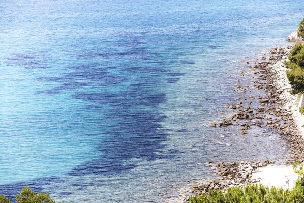 Utsikt mot strand/hav