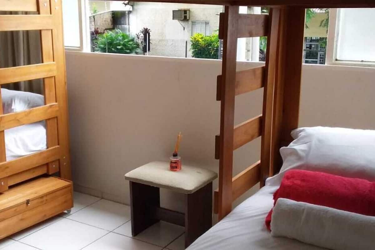 Dormitorio compartido, baño privado