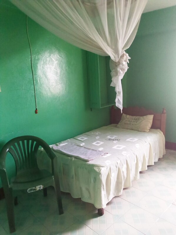 Standard Room | Desk, free WiFi, bed sheets - Baraka Guest House (Embu)