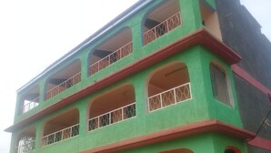 A multi-story building with balconies and arched windows. - Beston Hotel Bungoma (Chwele)