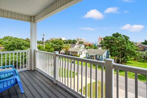 Property grounds - Charmed home w/private pool, game room, wet bar, covered porches, sun deck, walk to beach (North Myrtle Beach)