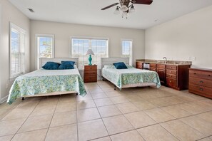 5 Schlafzimmer, Bügeleisen/Bügelbrett, Internetzugang, Bettwäsche