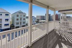 Property grounds - Large family home w/private pool, game room & hot tub in North Myrtle Beach (North Myrtle Beach)
