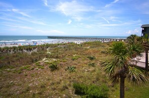 On the beach - Condo with great ocean view, large balcony w/pool & hot tub in popular Cherry Grove Beach (North Myrtle Beach)