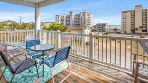 Outdoor dining - Beautiful villa w/private pool, hot tub & game room-grill & picnic table-in North Myrtle Beach (North Myrtle Beach)