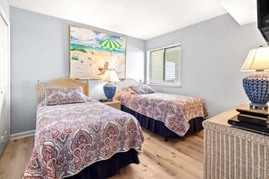 3 bedrooms, iron/ironing board, internet, bed sheets