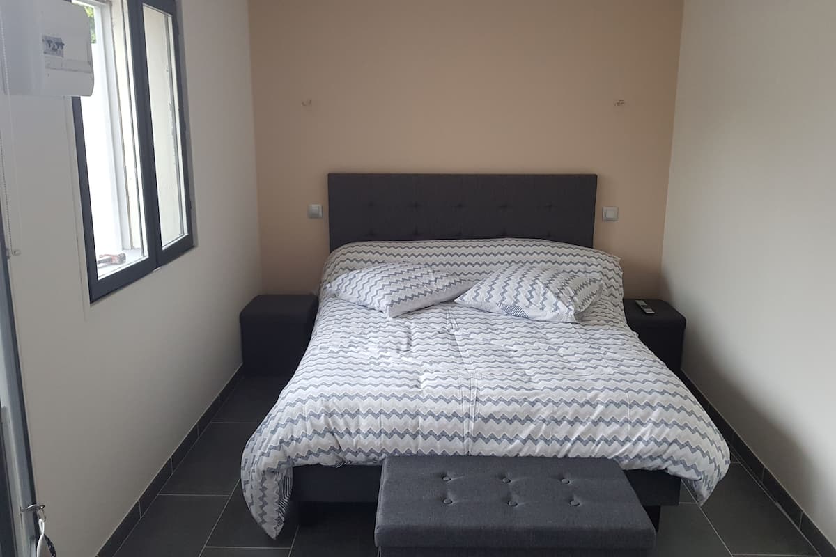 Premium bedding, individually decorated, individually furnished, desk