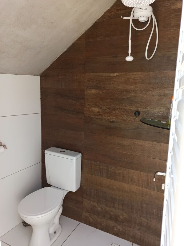 Dusche, Handtücher, Seife, Toilettenpapier