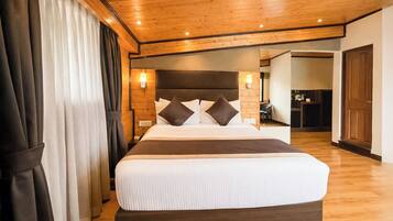 Family Quadruple Room | Premium bedding, desk, soundproofing, free WiFi