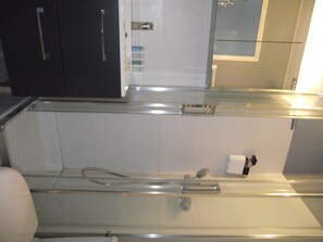Bathroom - Apartment T2 Cap Agde, RDJ, private parking, terrace (le cap d'agde)