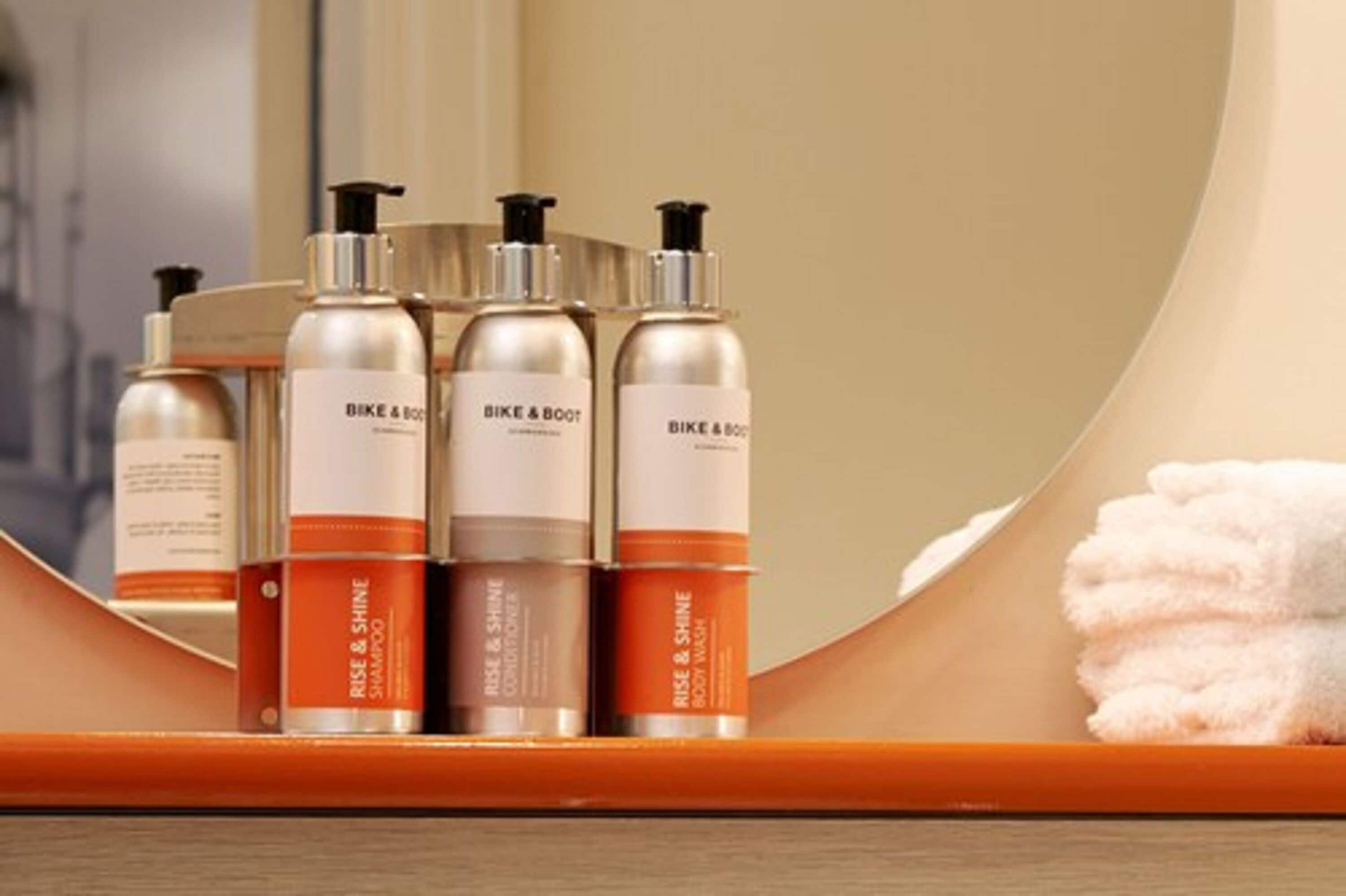 shower, rainfall showerhead, free toiletries, hair dryer