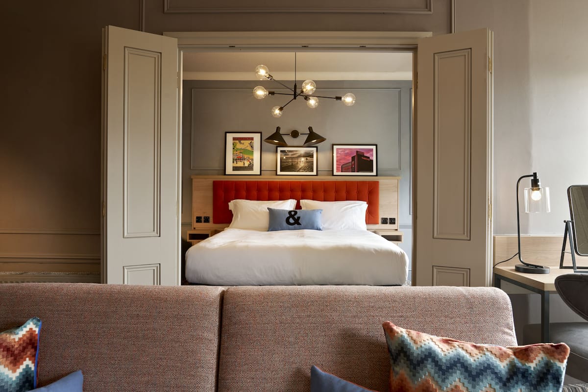 1 bedroom, premium bedding, down duvets, minibar