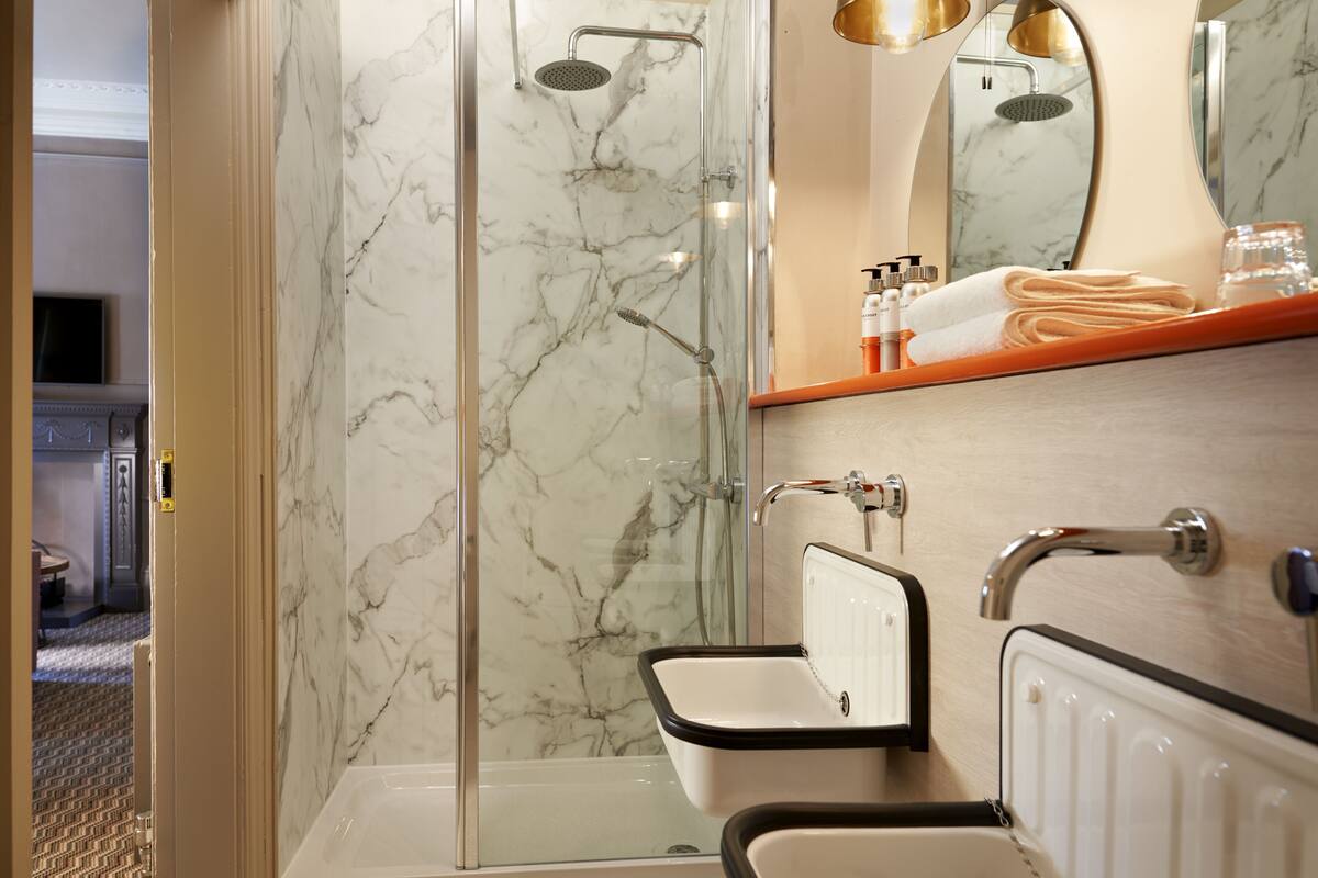 shower, rainfall showerhead, free toiletries, hair dryer