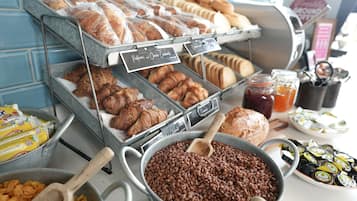 Daily buffet breakfast for a fee