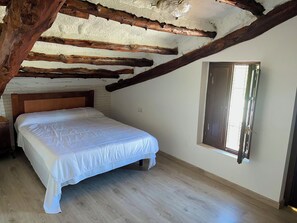 10 soverom, strykejern/-brett, wi-fi og sengetøy