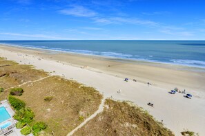 On the beach - Spacious, oceanfront family condo rental w/amazing views, pool, hot tubs in North Myrtle Beach (North Myrtle Beach)