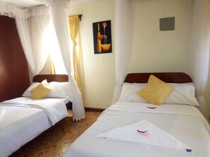 Habitación doble | Escritorio, wifi gratis y ropa de cama 
