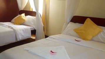 Double Room | Desk, free WiFi, bed sheets