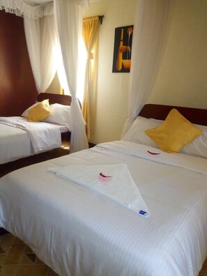 Habitación doble | Escritorio, wifi gratis, ropa de cama