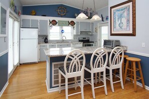 Fridge, microwave, oven, dishwasher - Charming water/marsh front home w/floating dock, grill-family fishing, crabbing-waiting for you (North Myrtle Beach)