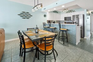 Dining - Premier resort offering deluxe oceanfront condos in the heart of family-friendly North Myrtle Beach (North Myrtle Beach)