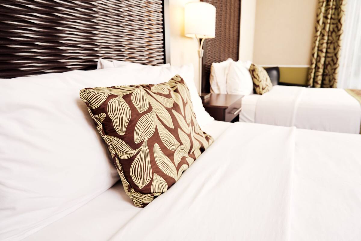 Blackout curtains, soundproofing, iron/ironing board, free WiFi